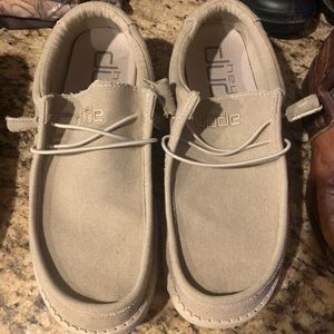 Men's Hey Dudes- like new size 10